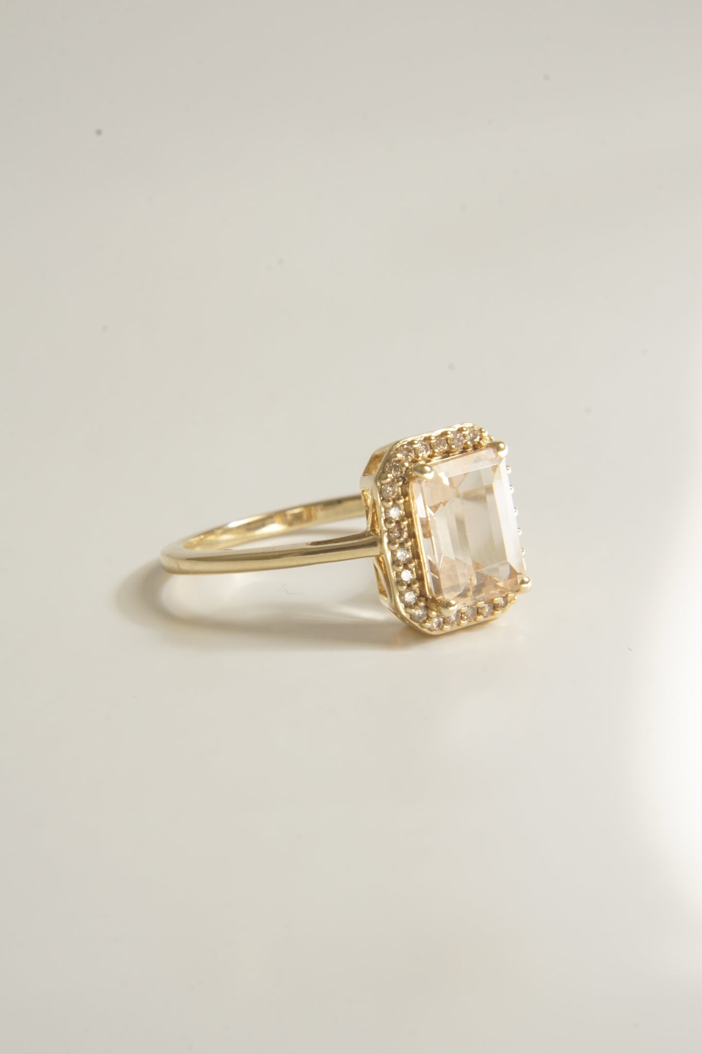 GINY | 9CT MORGANITE & DIAMOND RING