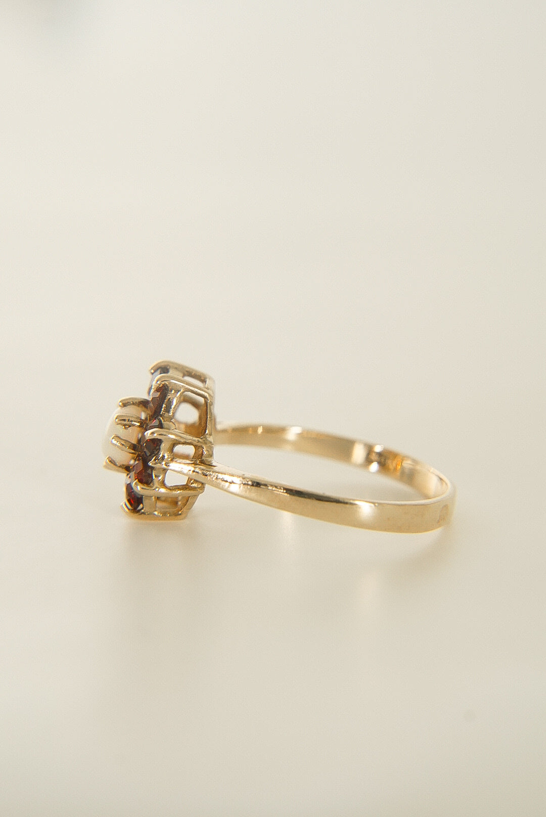ELLA | VINTAGE 9CT GOLD OPAL & GARNET CLUSTER RING