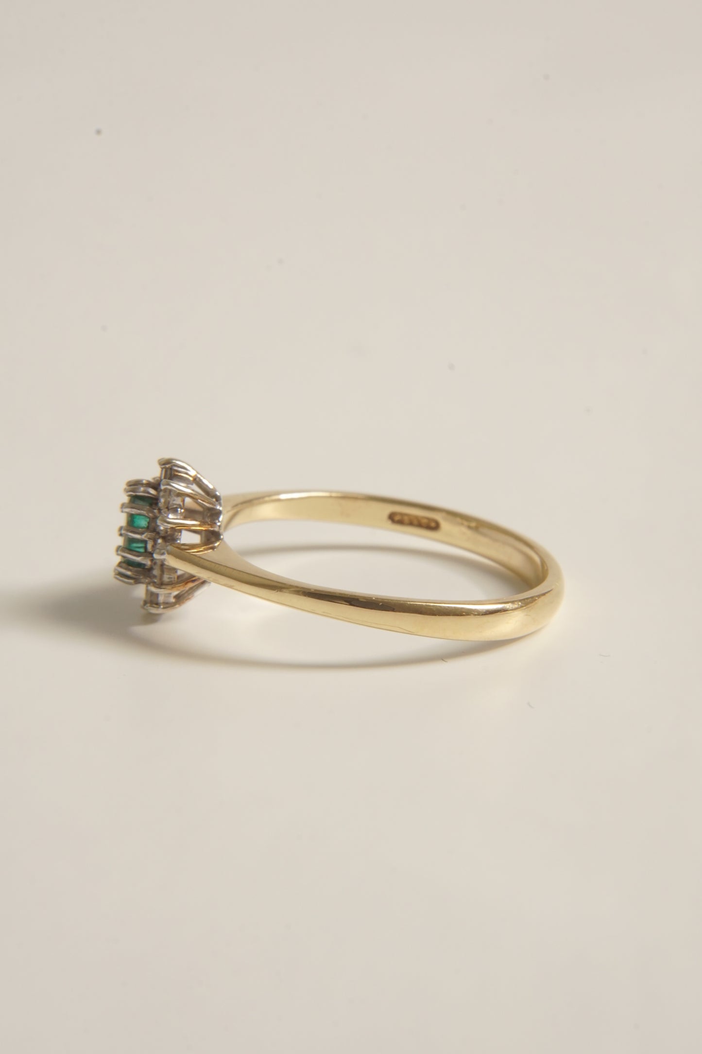 IMAAN | EMERALD & DIAMOND CLUSTER RING