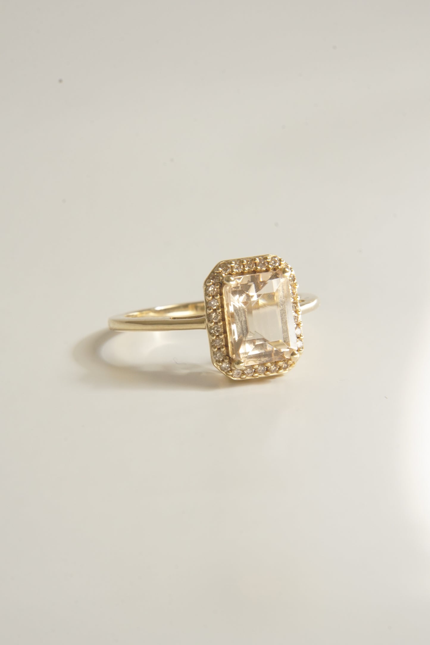GINY | 9CT MORGANITE & DIAMOND RING