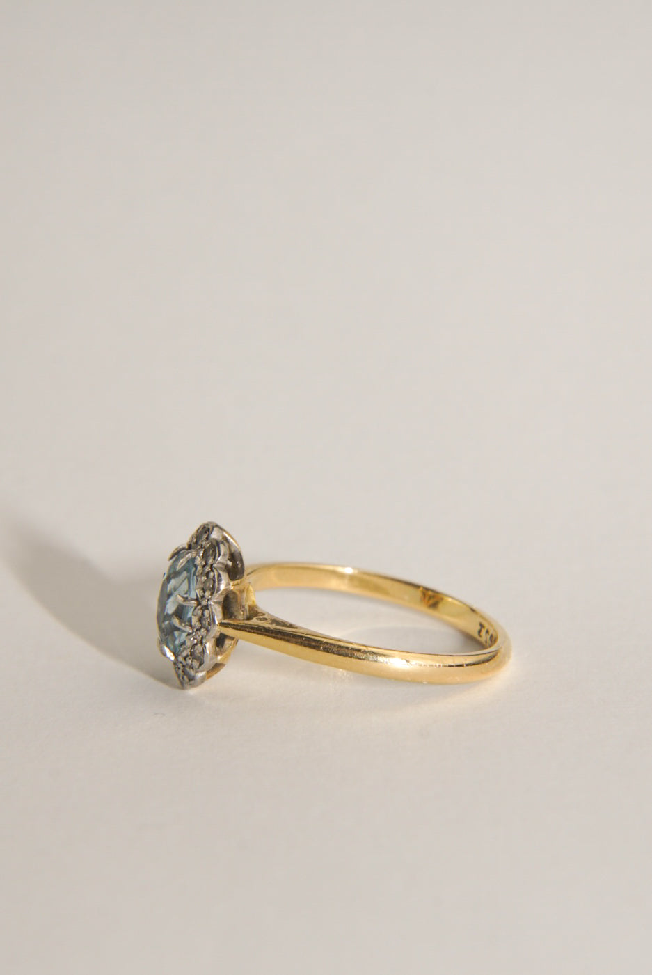 ELZA | 18CT AQUAMARINE & DIAMOND CLUSTER RING