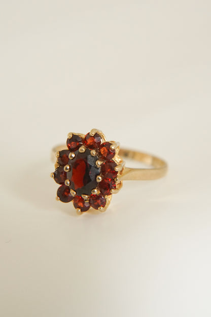 GAIA | 9CT VINTAGE GARNET CLUSTER RING