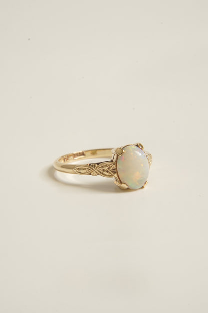 EVA | VINTAGE 9CT GOLD OPAL SOLITAIRE RING