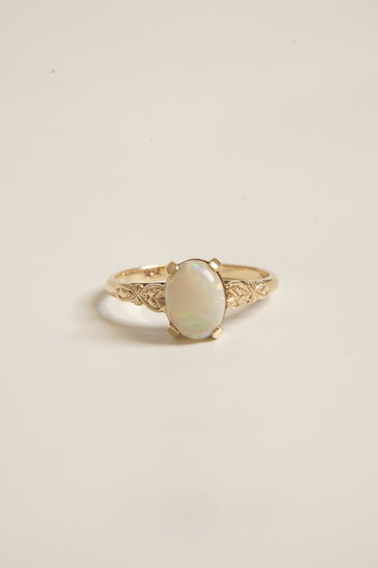 EVA | VINTAGE 9CT GOLD OPAL SOLITAIRE RING