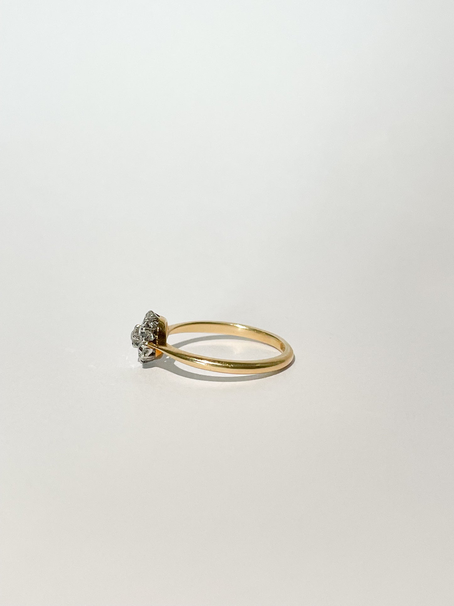 ROMÉ | 9CT DIAMOND CLUSTER RING