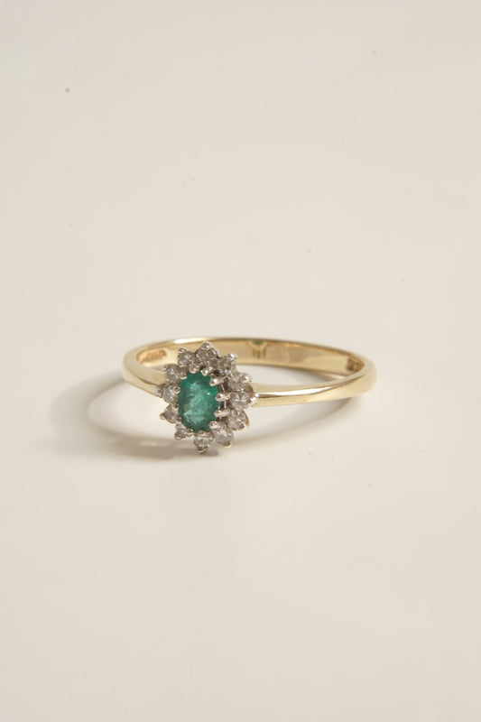 IMAAN | EMERALD & DIAMOND CLUSTER RING