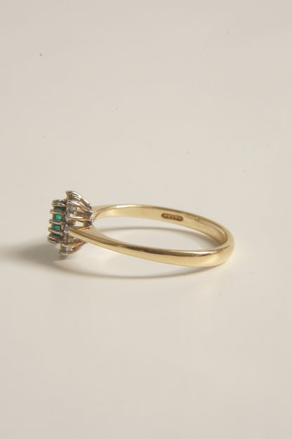 IMAAN | EMERALD & DIAMOND CLUSTER RING