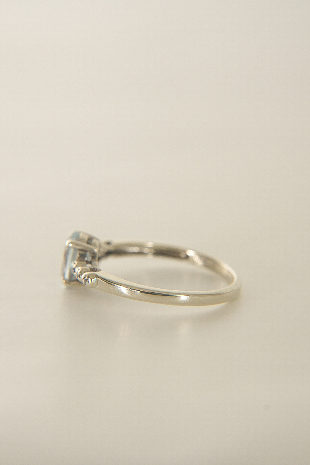 NOEMI | WHITE GOLD AQUAMARINE & DIAMOND RING