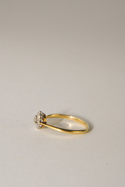 LIZ | 18CT DIAMOND CLUSTER RING