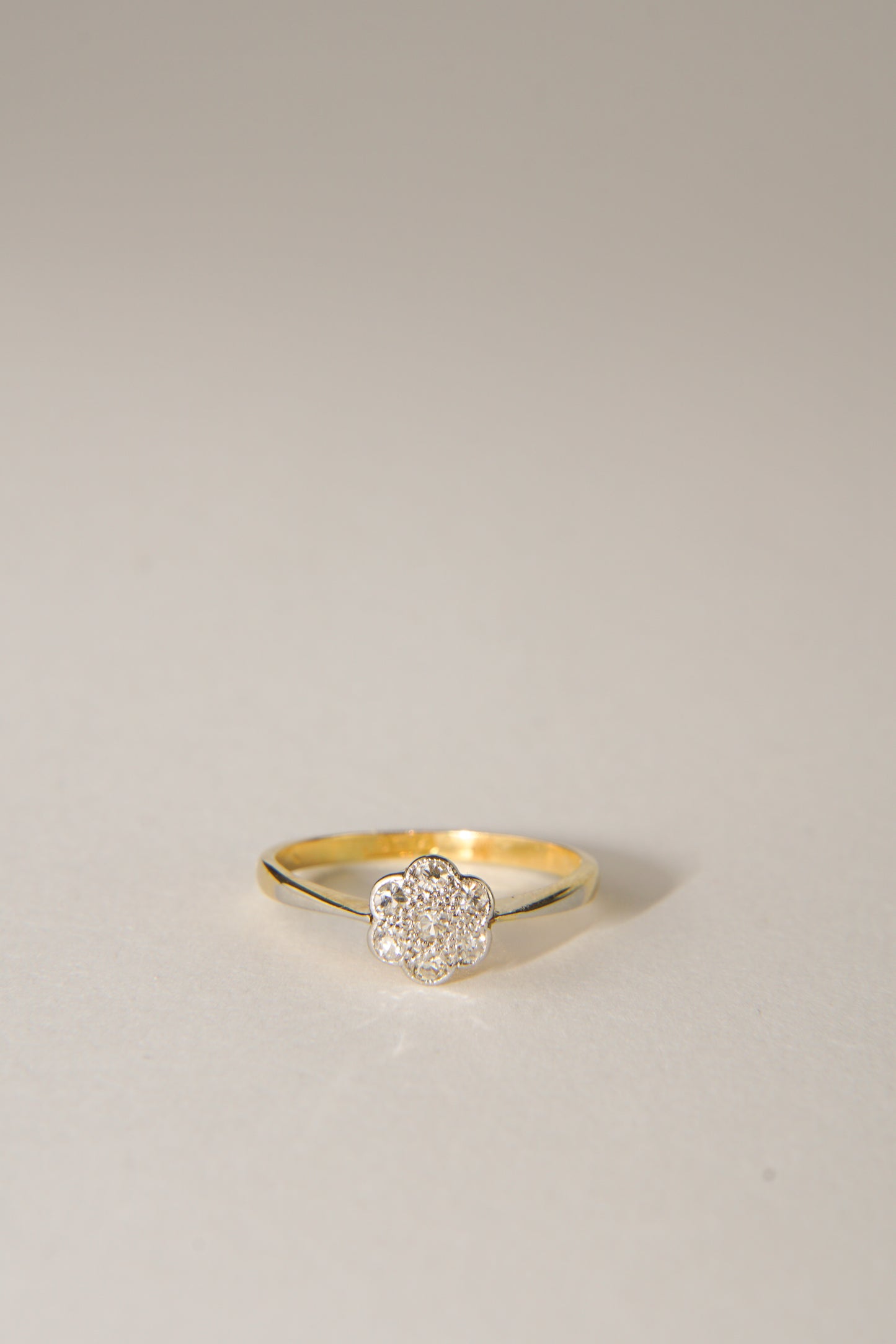 SARA | 18CT ANTIQUE DIAMOND DAISY RING