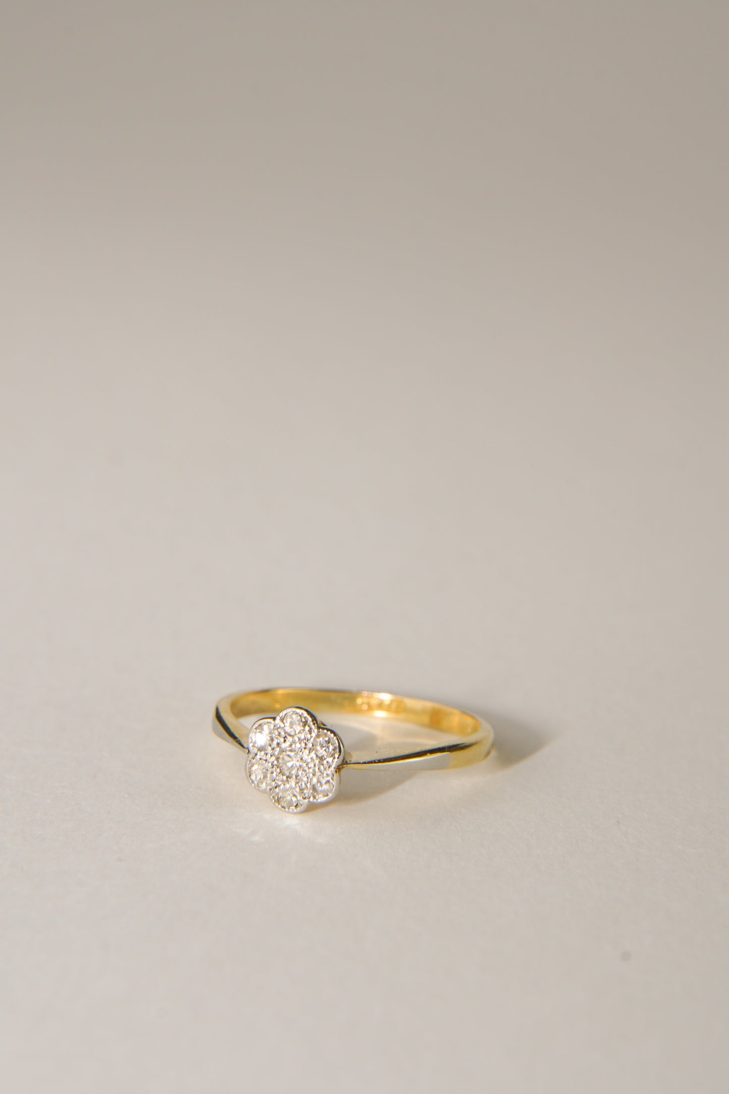 SARA | 18CT ANTIQUE DIAMOND DAISY RING