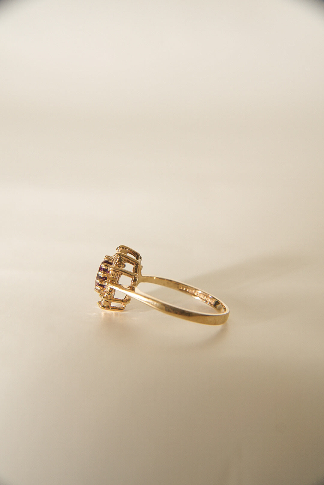 LIVIA | AMETHYST & WHITE SAPPHIRE CLUSTER RING