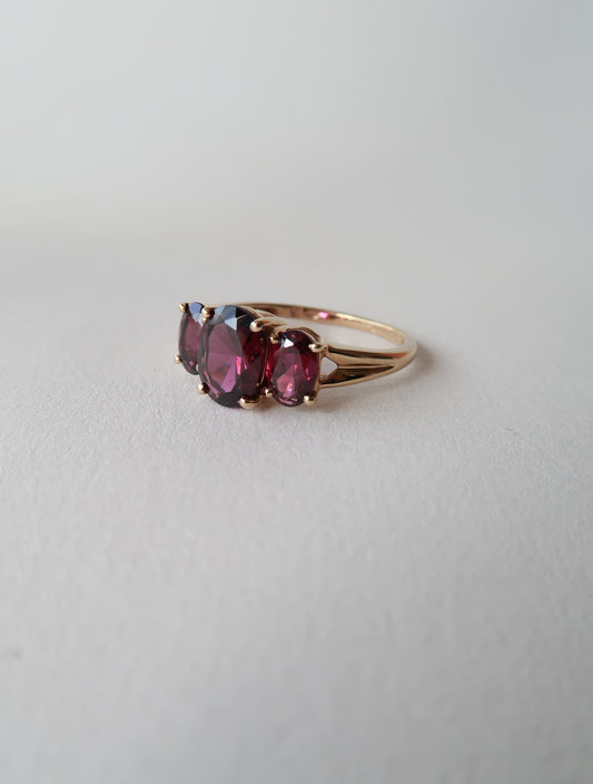 HAZEL | AMETHYST 3 STONE RING