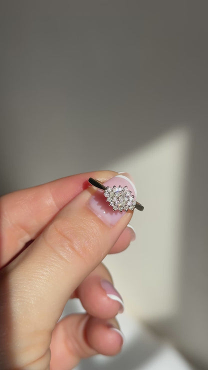 GIA | 9CT DIAMOND CLUSTER RING