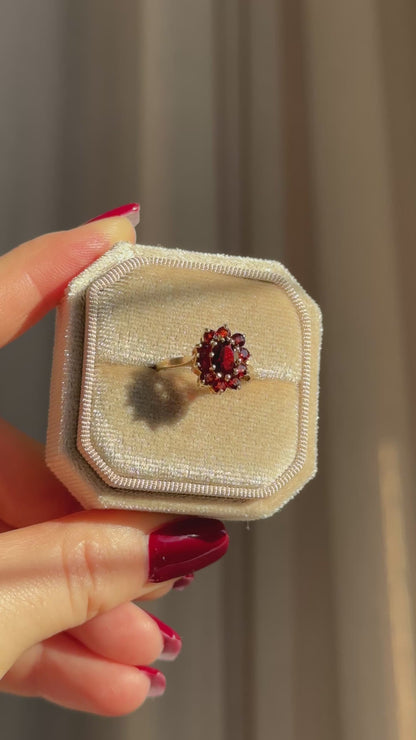 GAIA | 9CT VINTAGE GARNET CLUSTER RING